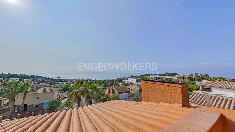 Foto 4c1201e8-eaa6-4fc8-b6d2-d64e77893caf. Casa amb calefacció aparcament piscina a Canet de Mar