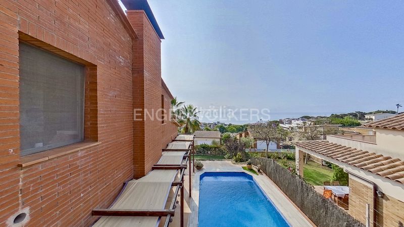 Foto c4023c6d-6016-41d1-9544-9511c41e0a66. Casa amb calefacció aparcament piscina a Canet de Mar