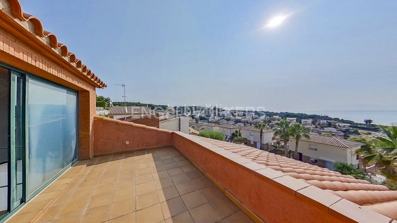 Foto cb1c4245-3fb9-4f75-99c9-b58305b7c7fc. Casa amb calefacció aparcament piscina a Canet de Mar