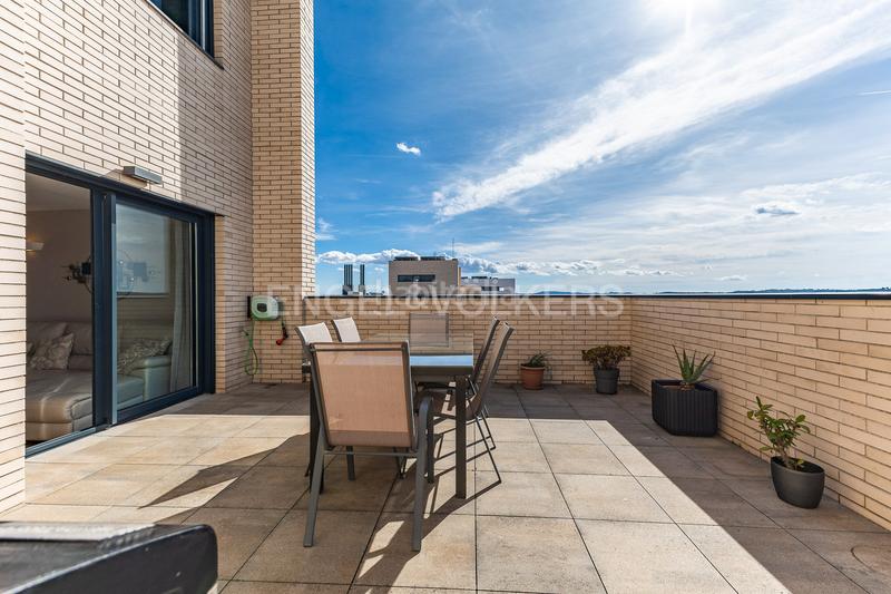 Foto 00d762a7-df93-43b0-b39d-8af913ef9644. Àtic amb calefacció aparcament piscina a Can Llong Sabadell