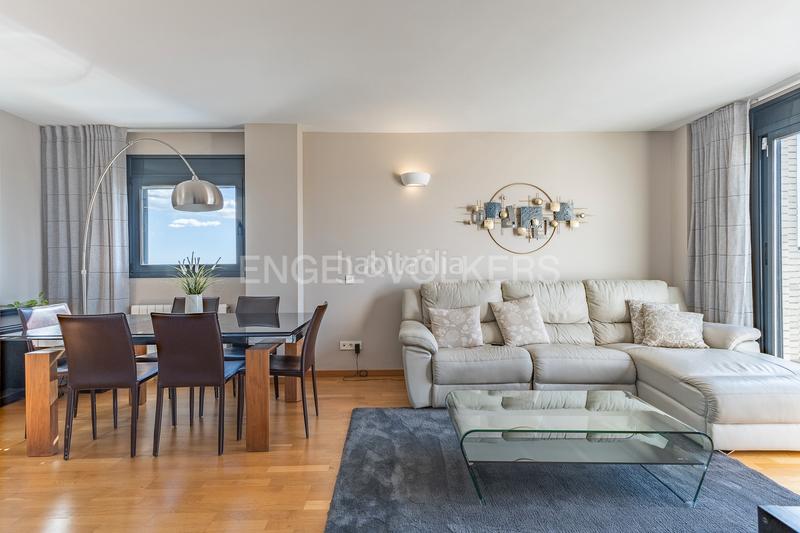 Foto 1610996a-5122-44bb-9305-0366ac348019. Àtic amb calefacció aparcament piscina a Can Llong Sabadell