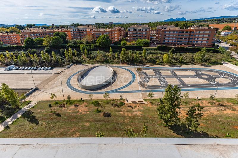 Foto 1c0f6199-e506-4d28-8fe2-dfc1fbf0debf. Àtic amb calefacció aparcament piscina a Can Llong Sabadell