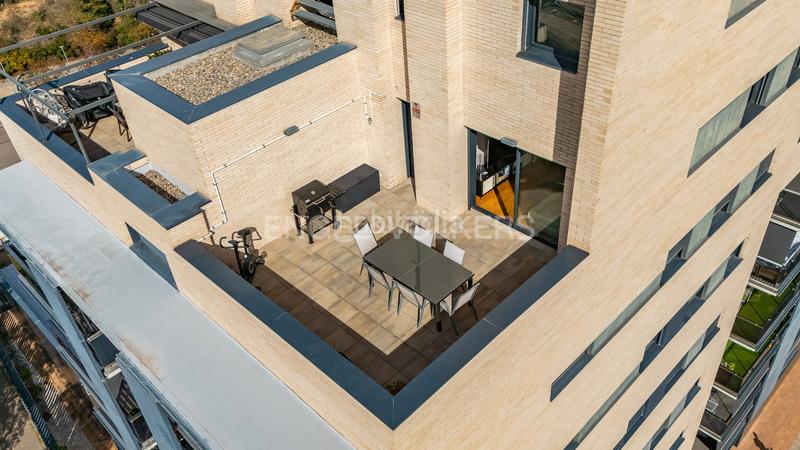 Foto 2e823366-6ece-4add-acef-293a18de1fa4. Àtic amb calefacció aparcament piscina a Can Llong Sabadell