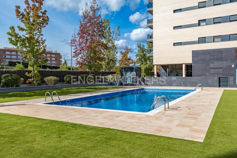 Foto 73fbb913-ca74-4551-a69e-94cb99bd534a. Àtic amb calefacció aparcament piscina a Can Llong Sabadell