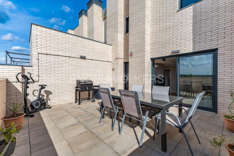 Foto e1f4ea6c-d847-432e-85a0-3dc8ef378c3b. Àtic amb calefacció aparcament piscina a Can Llong Sabadell