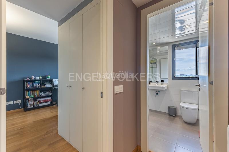 Foto fb186b9a-48f4-4f1c-b98e-d07cf62d11f1. Àtic amb calefacció aparcament piscina a Can Llong Sabadell