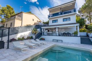 Maison à Canyelles. Elegante casa con piscina y sala de juegos en canyelles