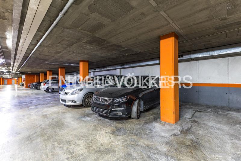 Foto 0ff776e4-ed10-41c0-89c8-c8d588beba79. Duplex avec chauffage parking piscine dans Centre Castelldefels