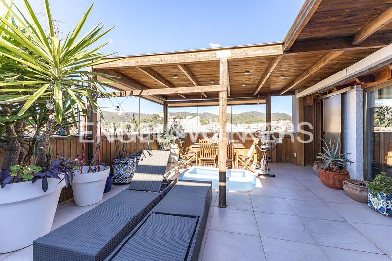 Foto 35b48e7a-bec0-42ae-bd37-c4818ee4bba2. Duplex avec chauffage parking piscine dans Centre Castelldefels