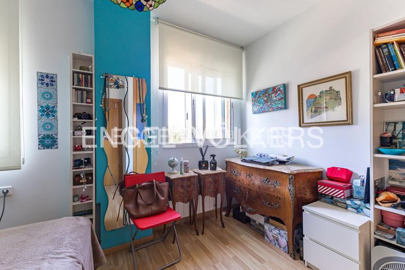 Foto 5a2b29eb-ec70-47f4-85ef-037229542db3. Duplex avec chauffage parking piscine dans Centre Castelldefels