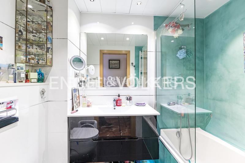 Foto 8a18d5aa-fabf-460e-9f6c-1953634db781. Duplex avec chauffage parking piscine dans Centre Castelldefels