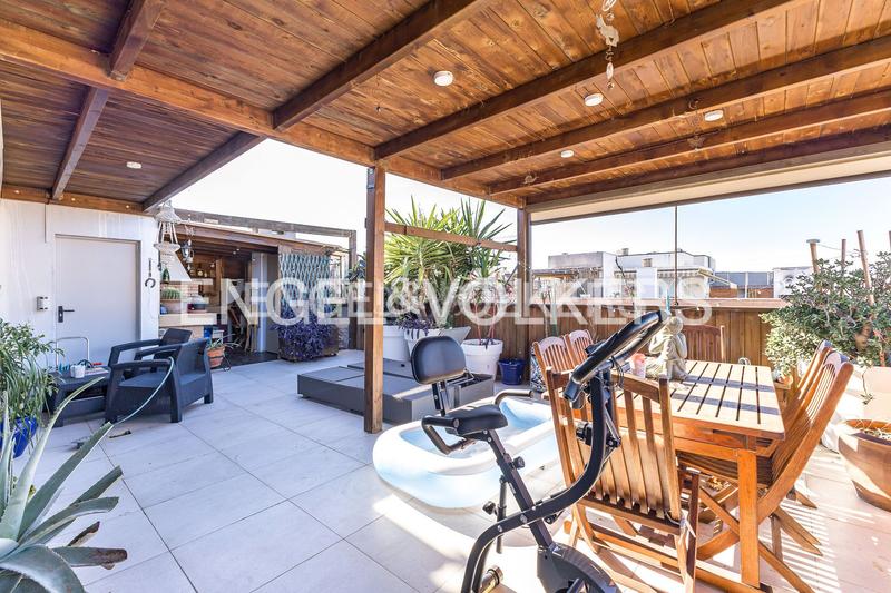 Foto 8bb47ce1-401a-4d4d-b28c-b2bd1e465f44. Duplex avec chauffage parking piscine dans Centre Castelldefels