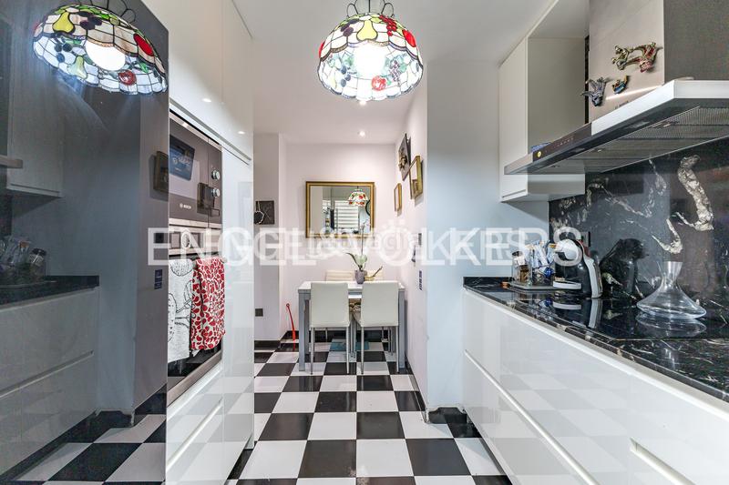 Foto c32d36f5-c485-4db8-97c1-899dc208d1e9. Duplex avec chauffage parking piscine dans Centre Castelldefels