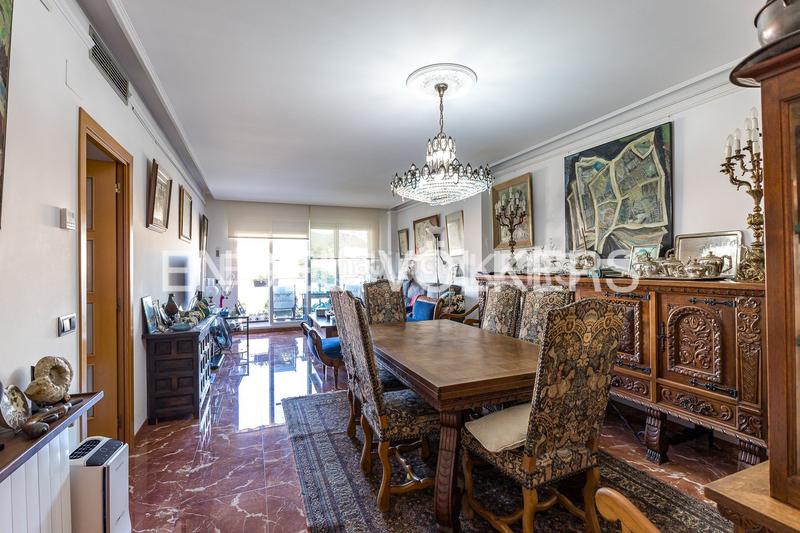 Foto ce767c5f-27bb-492e-9c48-90b22a0f50ab. Duplex avec chauffage parking piscine dans Centre Castelldefels