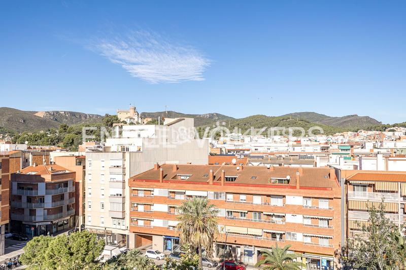 Foto df94242c-78a7-464f-90fc-e0aa85e01900. Duplex avec chauffage parking piscine dans Centre Castelldefels