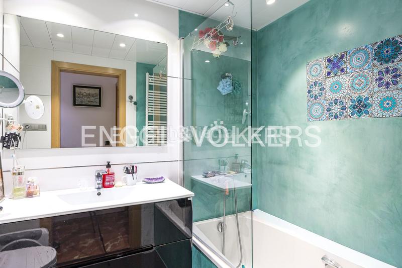 Foto e226ad2d-596d-463b-8c34-8d010151adb3. Duplex avec chauffage parking piscine dans Centre Castelldefels