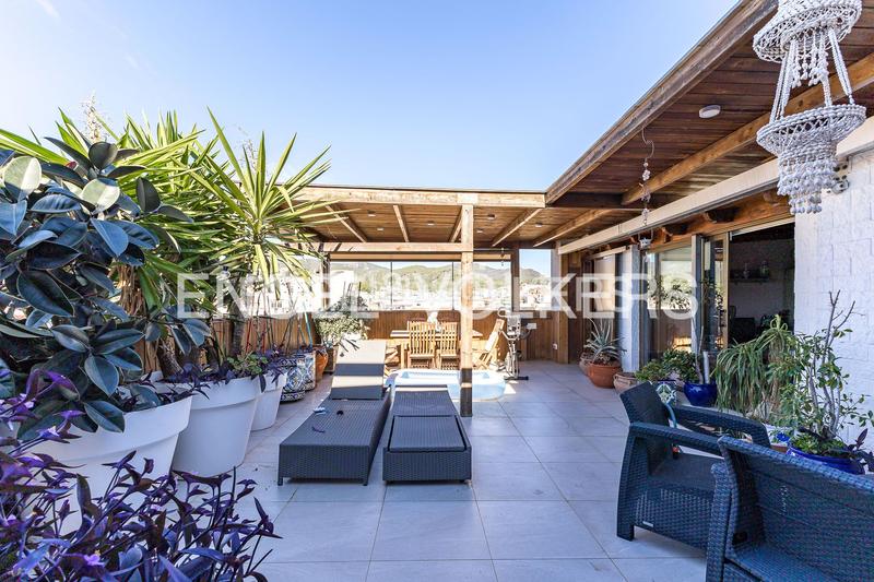 Foto f11f8cfe-686c-492f-978e-e671a86287bb. Duplex avec chauffage parking piscine dans Centre Castelldefels