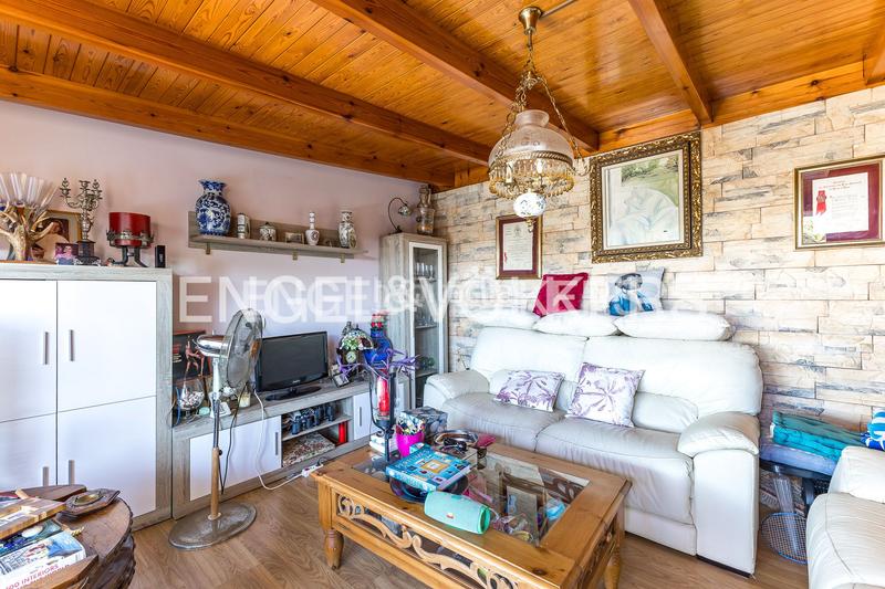 Foto f9a667e8-349d-41e9-9ac1-17dccf949a40. Duplex avec chauffage parking piscine dans Centre Castelldefels