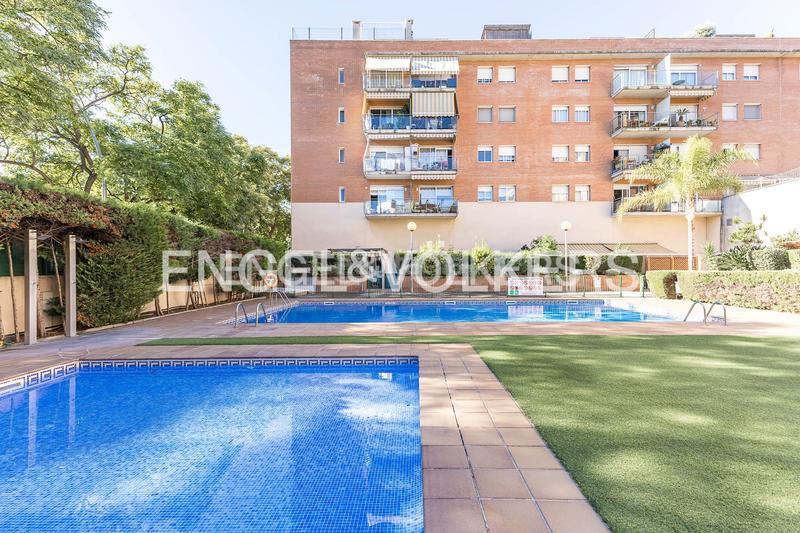 Foto fda0c9de-088f-415e-a043-ab4093db7f9d. Duplex avec chauffage parking piscine dans Centre Castelldefels