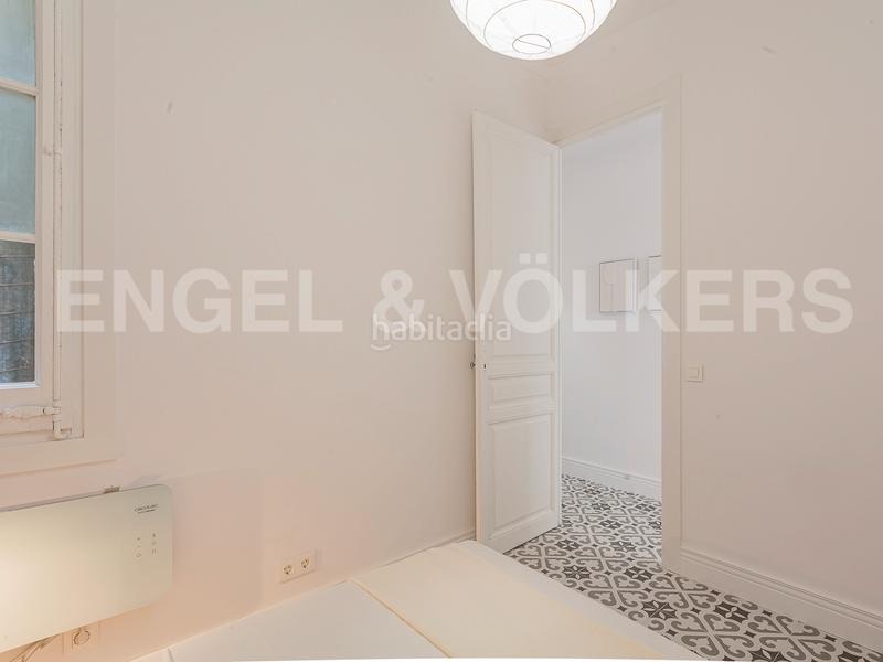 Foto 4e4e3688-101f-4cf8-8b00-d143048adc9b. Piccolo appartamento con riscaldamento in La Nova Esquerra de l´Eixample Barcelona