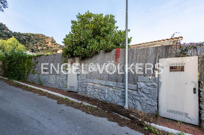 Foto 6e0e04ef-62bf-4d50-a7ef-2860a2d3f8fe. Casa  para reformar en Bruguers en Bruguers Gavà