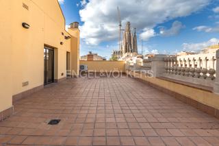 Ático en Sagrada Família. Ático con dos terrazas y vistas a la sagrada família