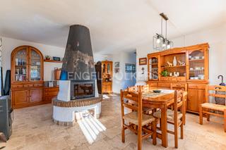 Casa a Cervelló. Descubre la tranquilidad en cervelló encantadora casa con jardín