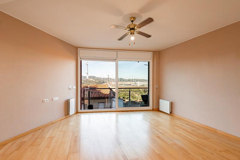 Foto 74c51ad0-e900-4d7e-9e3f-f308426b3f87. Apartament amb calefacció aparcament a Papiol (El)