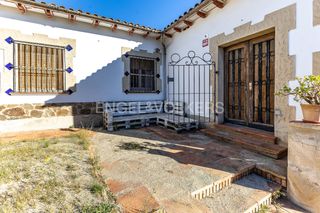 Haus in Alella. Casa con encanto en alella cerca del pueblo con gran terreno