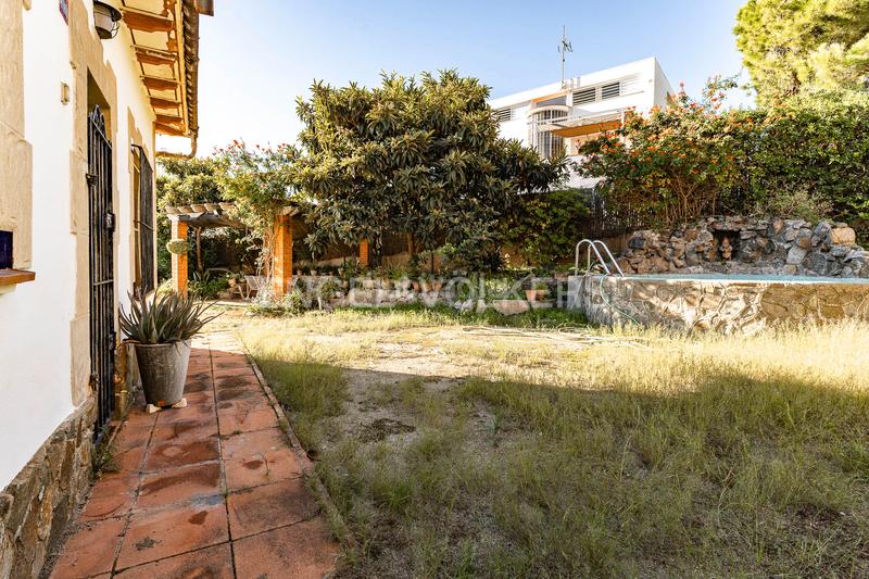 Foto 08e863e5-77e8-433b-ac2b-b35584801cbf. Casa majestuosa casa clásica en Alella