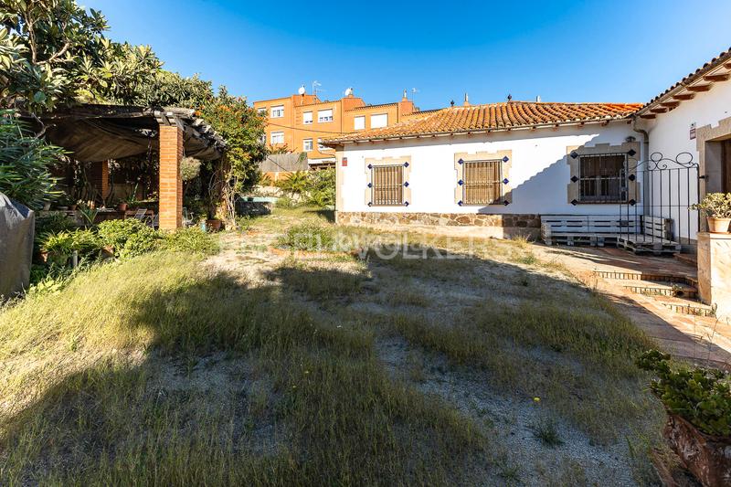 Foto 74b4b228-89ad-492b-9f33-cb71a90733b4. Casa majestuosa casa clásica en Alella