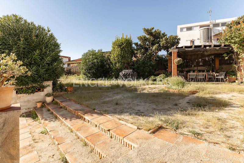 Foto 8f674fa2-2073-48d9-b5a8-d25e4c09b9f0. Casa majestuosa casa clásica en Alella