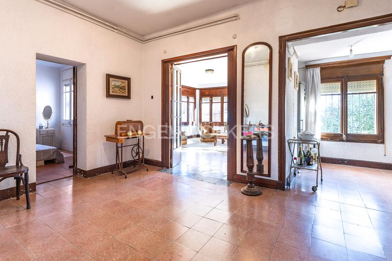 Foto b1e8eda8-543d-489d-b4b7-7884abe79385. Casa majestuosa casa clásica en Alella