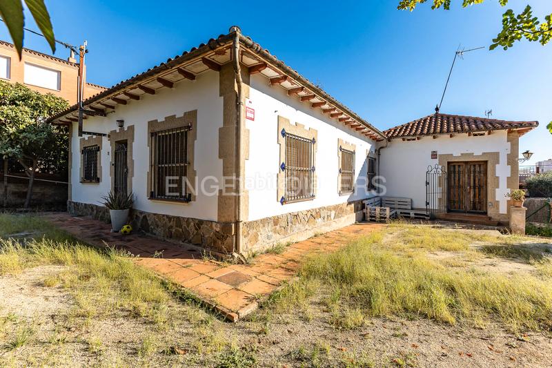 Foto bab3b7c0-9279-43d1-9d9c-ecbfa9fab08e. Casa majestuosa casa clásica en Alella