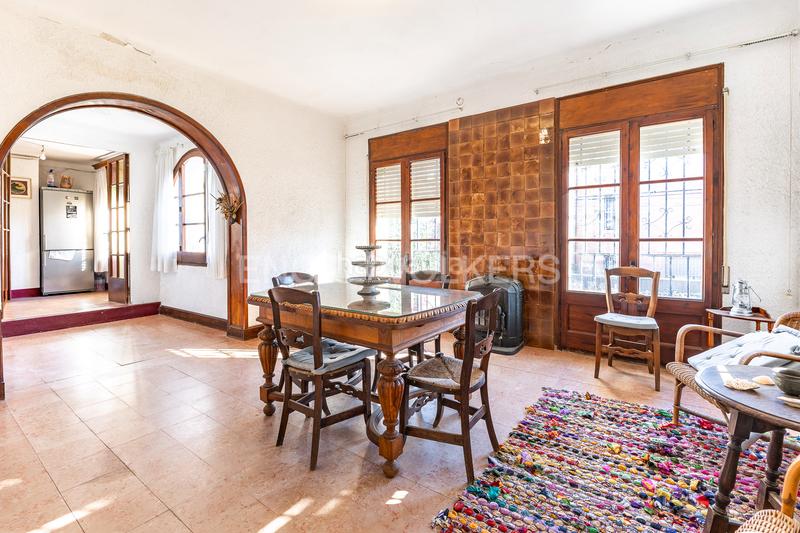 Foto f7a3c040-184c-4cfd-a12e-25bcc3846e9b. Casa majestuosa casa clásica en Alella