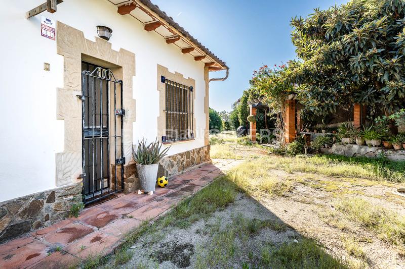 Foto fe06e10a-e368-4e73-b91c-2d5164f1f5ad. Casa majestuosa casa clásica en Alella