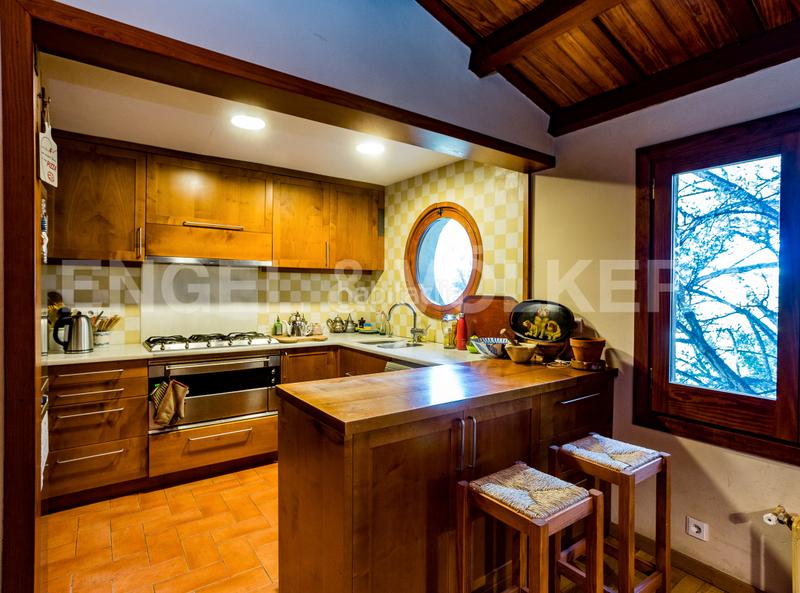 Foto dafe1354-820e-4494-ba70-1088f0d4a74e. Casa  fantástica y muy bien comunicada en vallvidrera en Barcelona