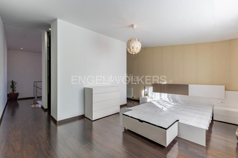 Foto 11185c2d-9000-4cd1-9431-dde6d8fb44a0. Miete zweistöckige wohnung mit heizung in Sant Pere Nord Terrassa