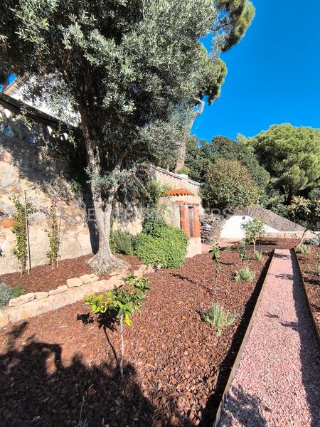 Foto d6a3504e-1dc2-43a1-a686-a26a89fdef06. Affitto casa con riscaldamento parcheggio piscina in Barcelona