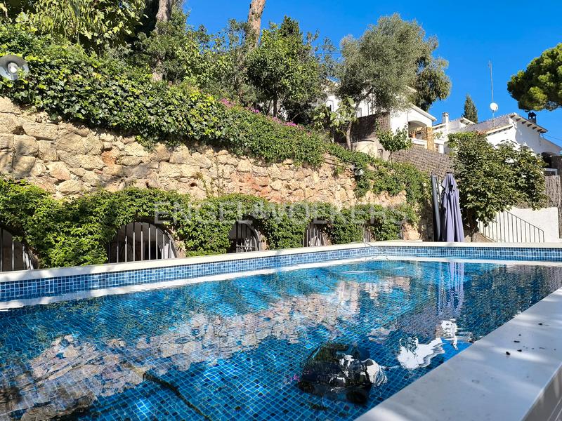 Foto 07cbee1d-8144-452f-98ea-f189e2c5b216. Alquiler casa espectacular casa de diseño con piscina en Barcelona