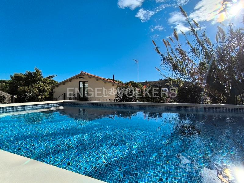 Foto adc0f5af-997f-4407-957d-93df6c9a40a2. Alquiler casa espectacular casa de diseño con piscina en Barcelona