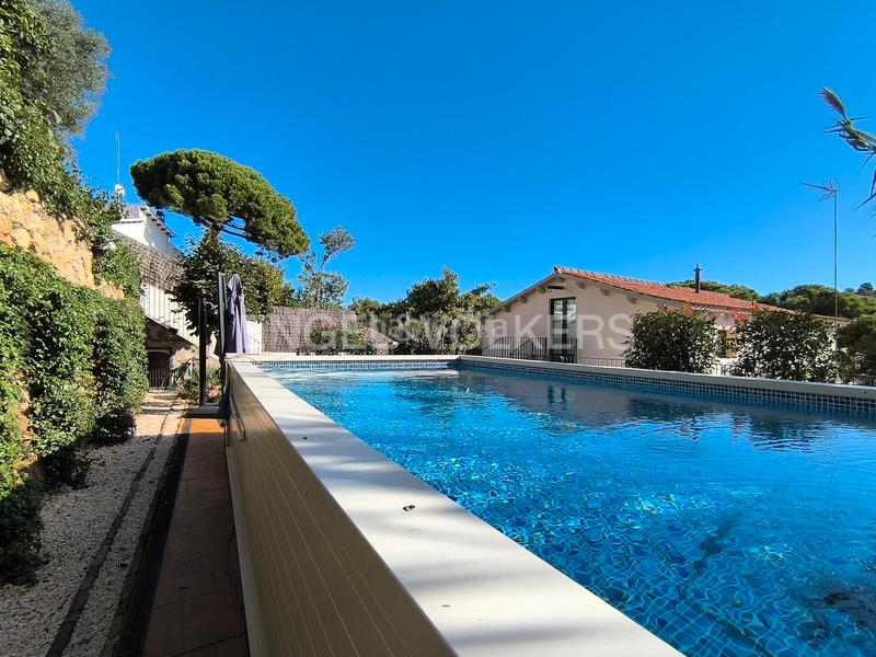 Foto dff56c88-3ce7-4b58-a2b2-e80b7e8213d0. Alquiler casa espectacular casa de diseño con piscina en Barcelona