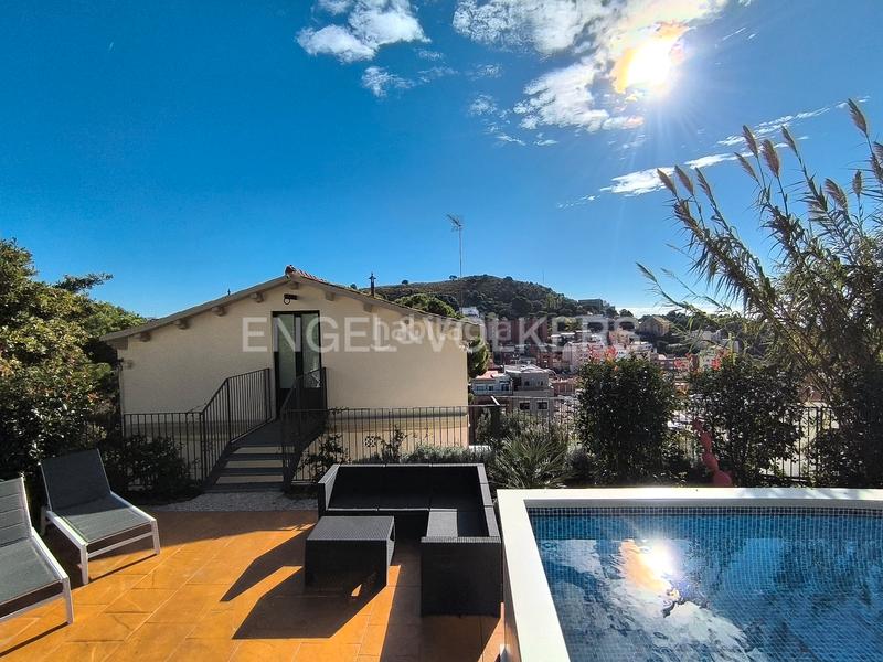 Foto f02c83f1-1310-4f97-81ad-443f65b58552. Alquiler casa espectacular casa de diseño con piscina en Barcelona