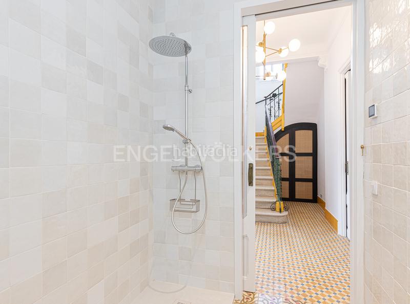 Foto fa8e9cbe-b630-452a-aa9c-3855503000ce. Alquiler casa espectacular casa de diseño con piscina en Barcelona