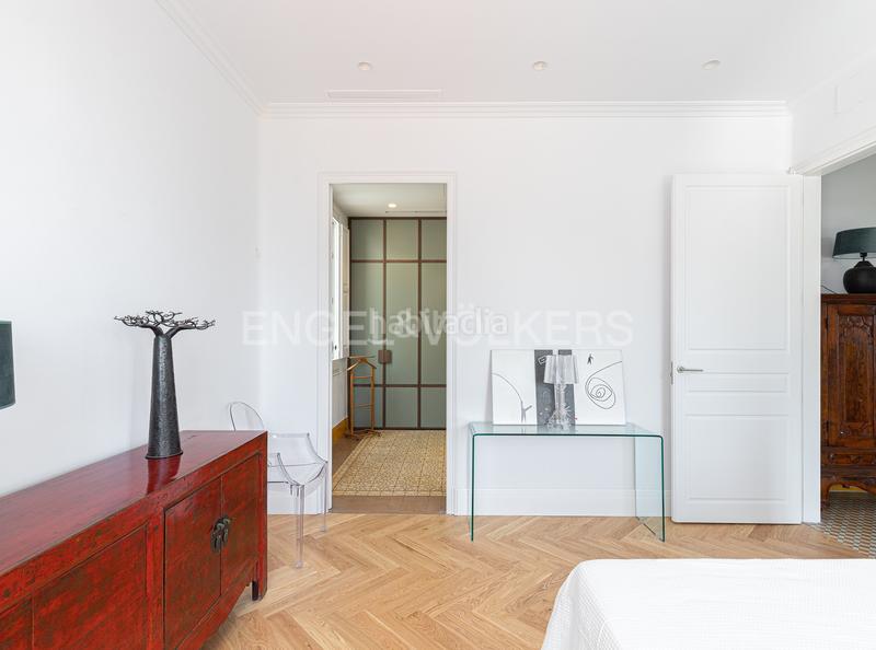 Foto 1d9a0271-90c7-4687-932b-5c865afa5d1e. Lloguer casa amb calefacció aparcament piscina a Barcelona