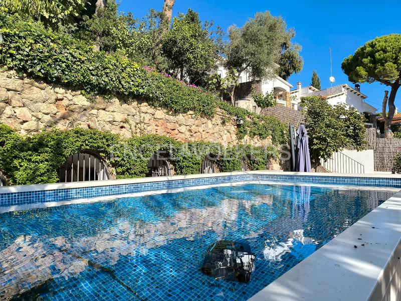 Foto 0bfcda6d-6656-42ff-9d8d-3b40a73babfd. Location maison avec chauffage parking piscine dans Barcelona