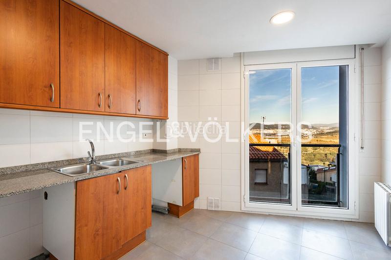 Foto f2c3f5e7-c467-4bde-87f6-83fb4547710f. Apartament amb calefacció aparcament a Papiol (El)