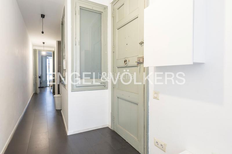Foto 76b5ab1f-ad12-4d59-9055-219f925a9dec. Apartament amb calefacció a Hostafrancs Barcelona