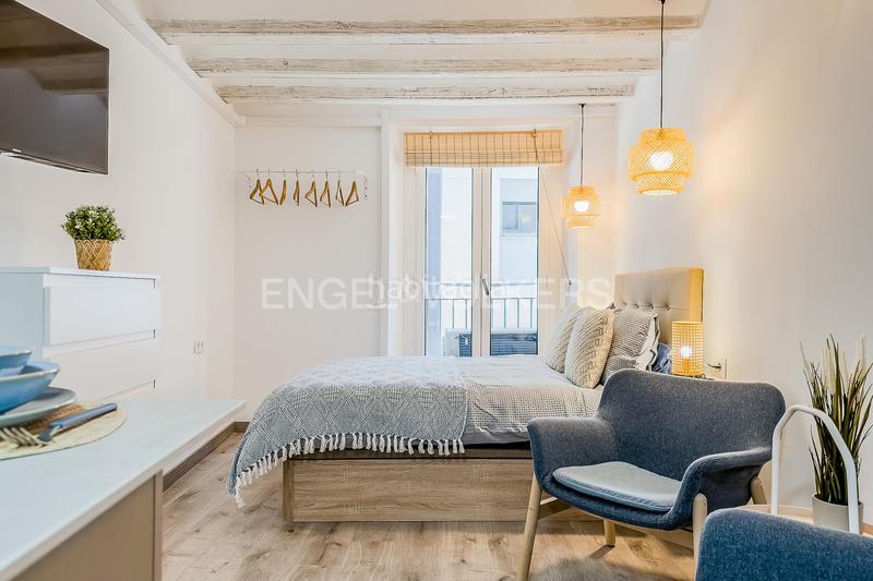 Foto cd30e302-df48-4912-be75-eb88193a9865. Alquiler apartamento moderno estudio totalmente exterior reformado para alquiler temporal en Barcelona