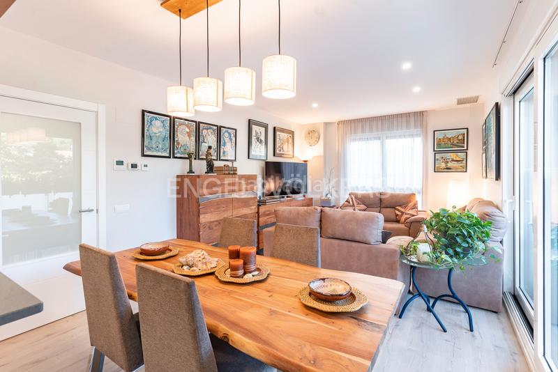 Foto cd4bd64c-86e1-4f56-9b42-9b0933eb7974. Piccolo appartamento con riscaldamento parcheggio piscina in Sant Andreu de Llavaneres